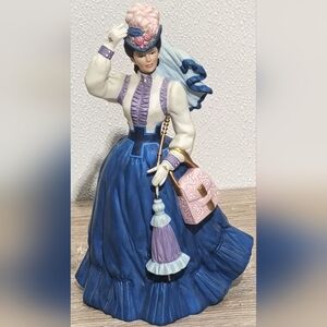 Vntage Avon Mrs Albee Presidents Club Award Porcelain Figurine 1996-1997